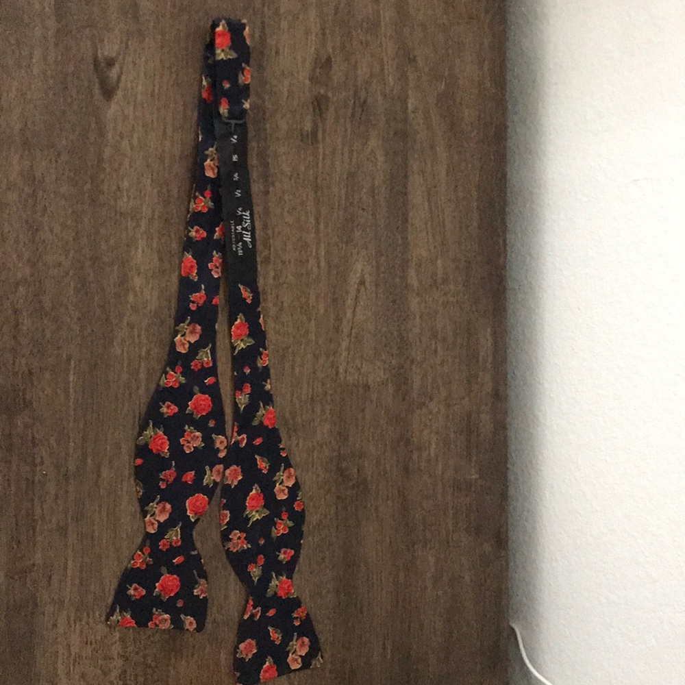 Silk Floral bow tie